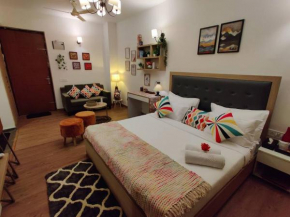 Sojourn Stays- Sunset Springs Luxurious Studio !!